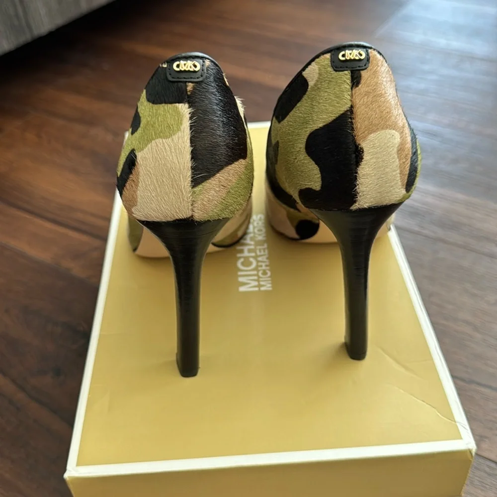 Michael Kors NWT Amara Camouflage Dyed Real Hair Cow Fur Leather Women's Pump.